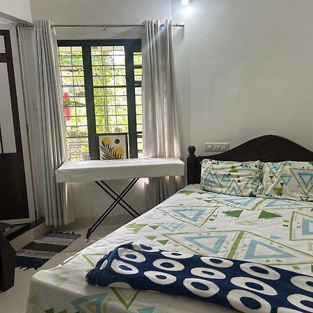 Chaithritha Ladies Homestay 트리반드룸 외부 사진