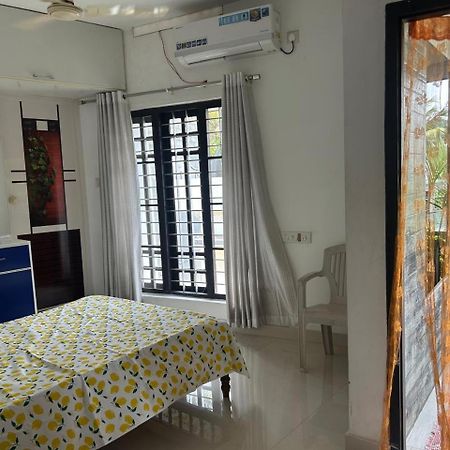 Chaithritha Ladies Homestay 트리반드룸 외부 사진