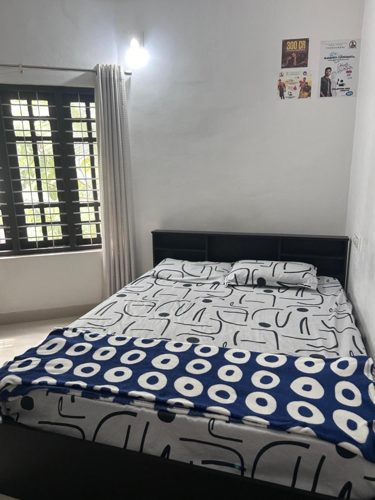 Chaithritha Ladies Homestay 트리반드룸 외부 사진