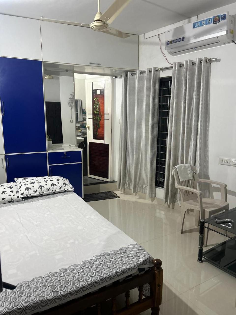 Chaithritha Ladies Homestay 트리반드룸 외부 사진