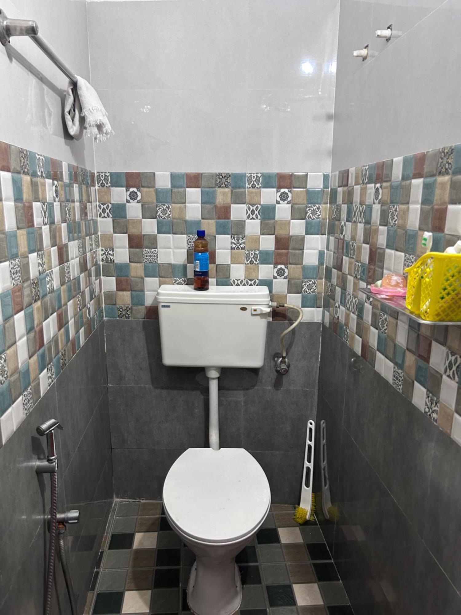 Chaithritha Ladies Homestay 트리반드룸 외부 사진