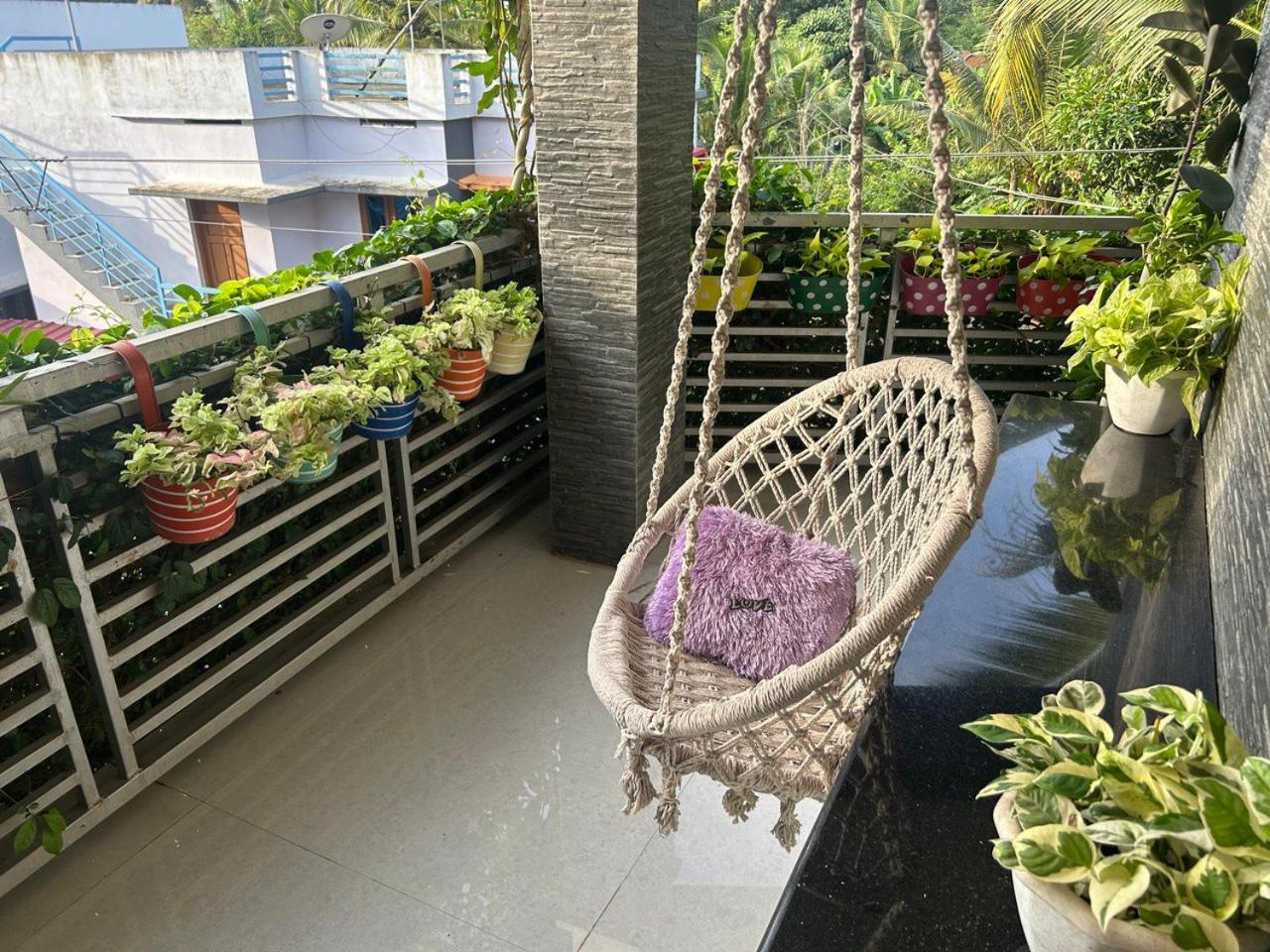 Chaithritha Ladies Homestay 트리반드룸 외부 사진