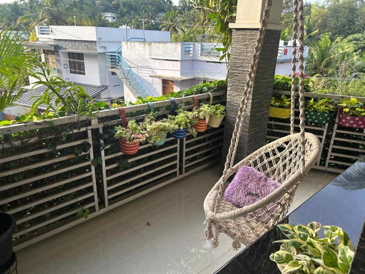 Chaithritha Ladies Homestay 트리반드룸 외부 사진