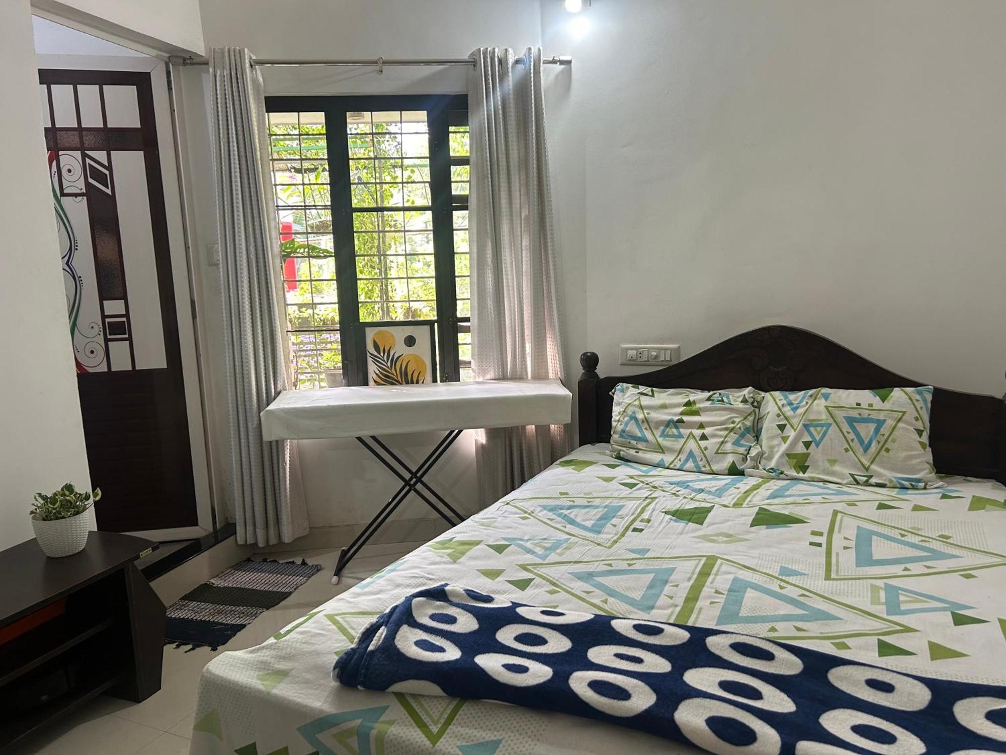 Chaithritha Ladies Homestay 트리반드룸 외부 사진