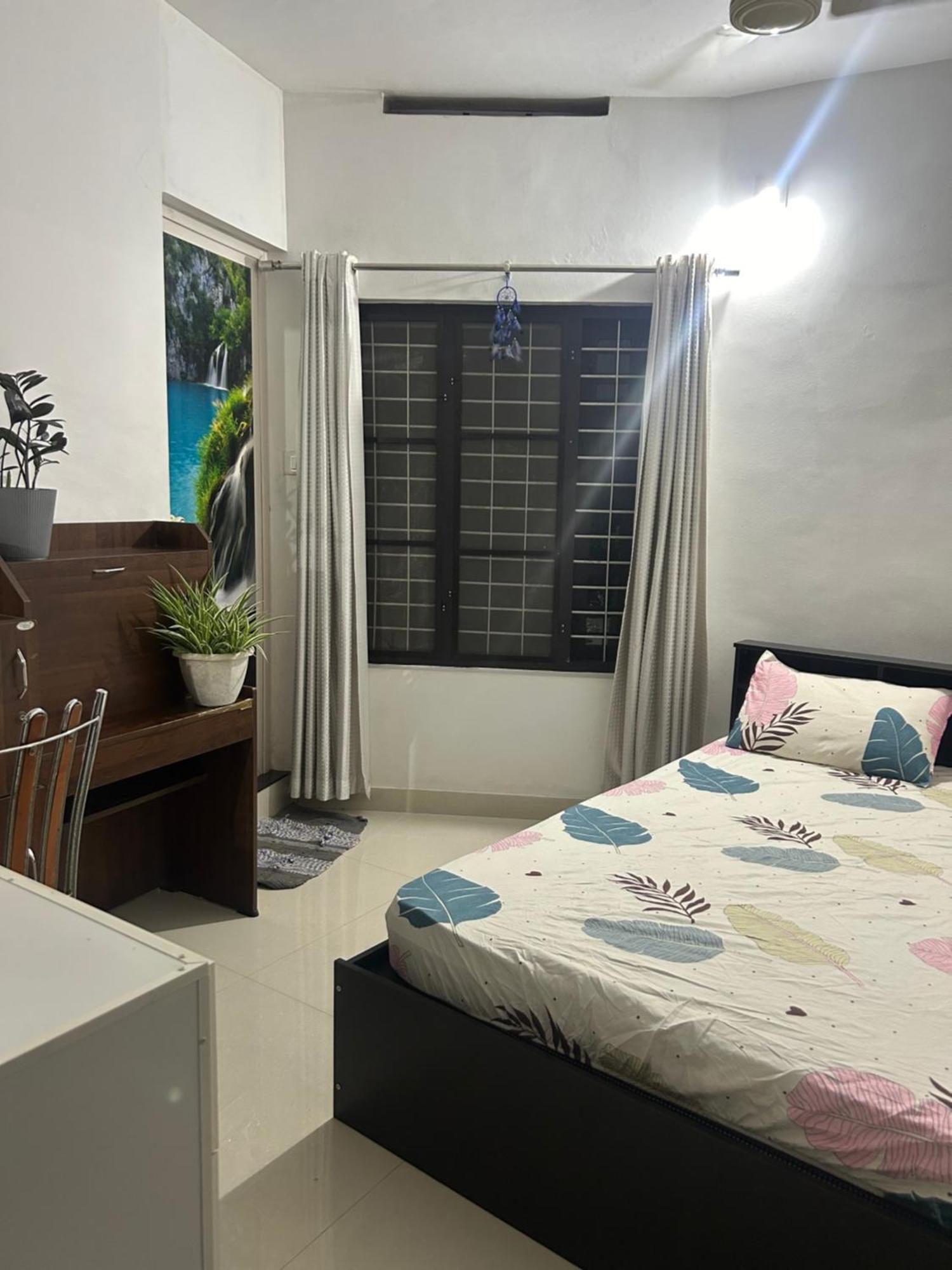 Chaithritha Ladies Homestay 트리반드룸 외부 사진