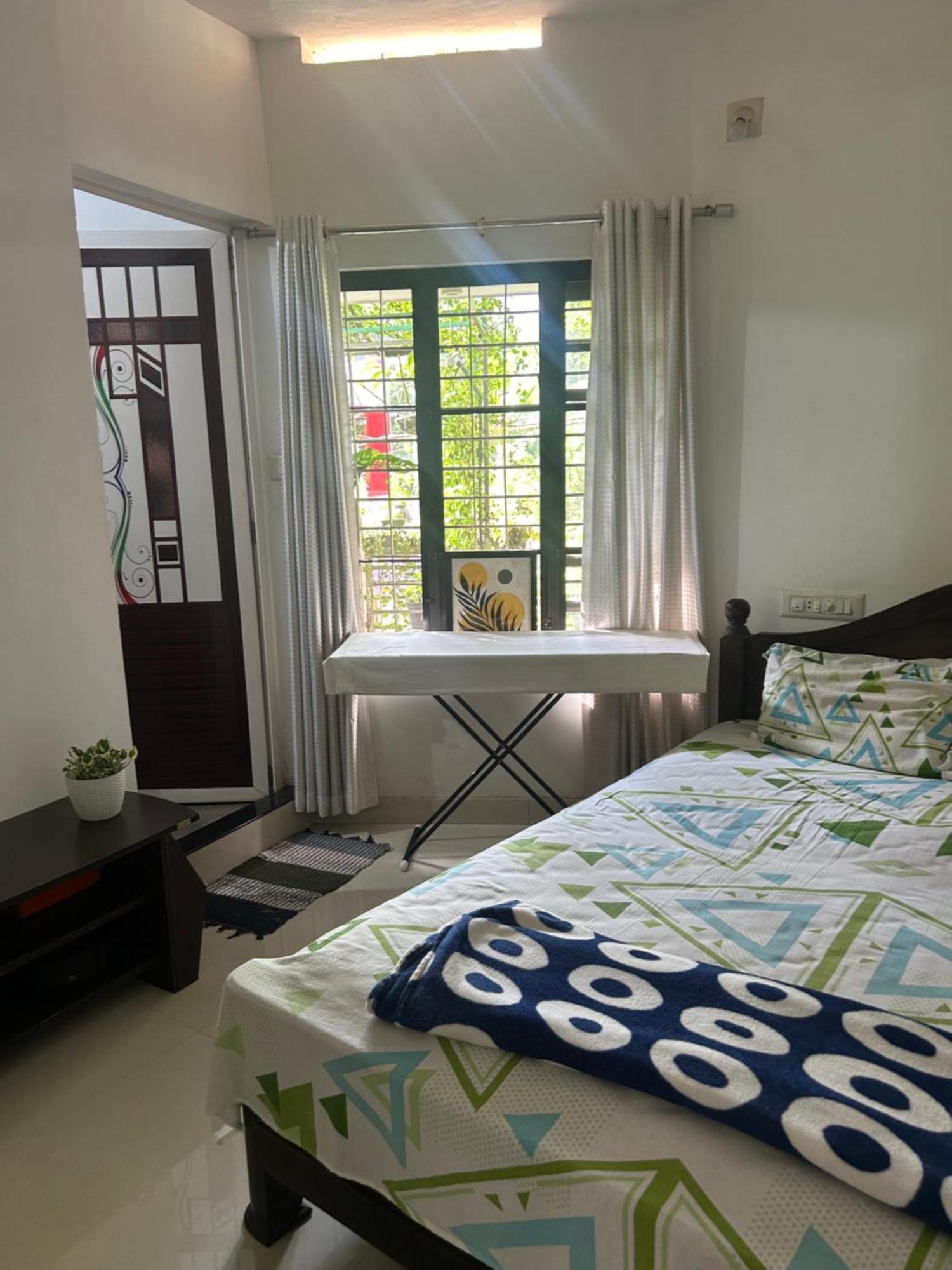 Chaithritha Ladies Homestay 트리반드룸 외부 사진