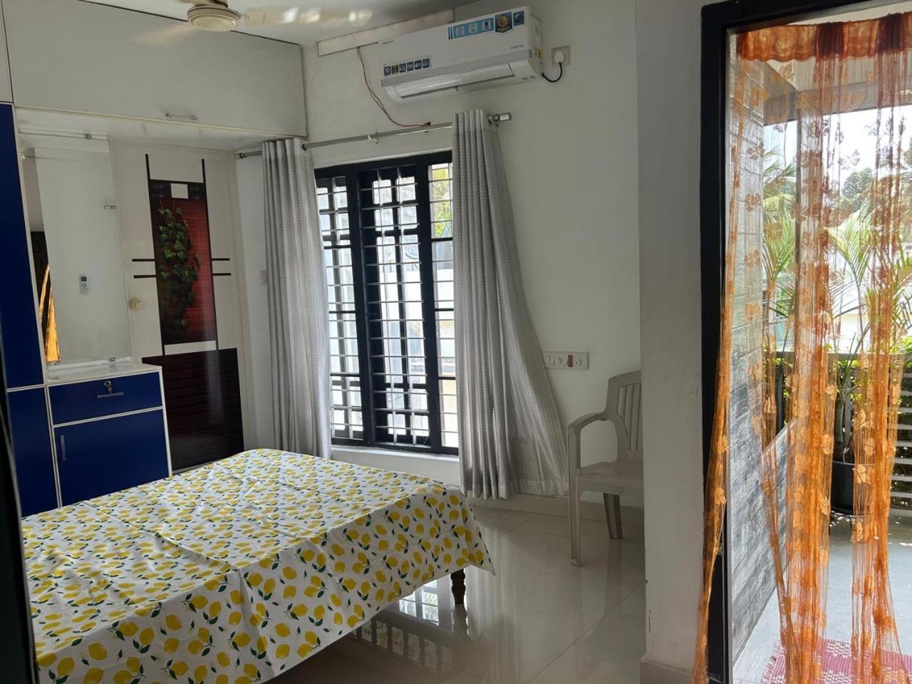 Chaithritha Ladies Homestay 트리반드룸 외부 사진
