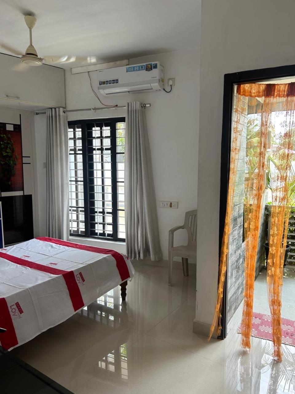 Chaithritha Ladies Homestay 트리반드룸 외부 사진