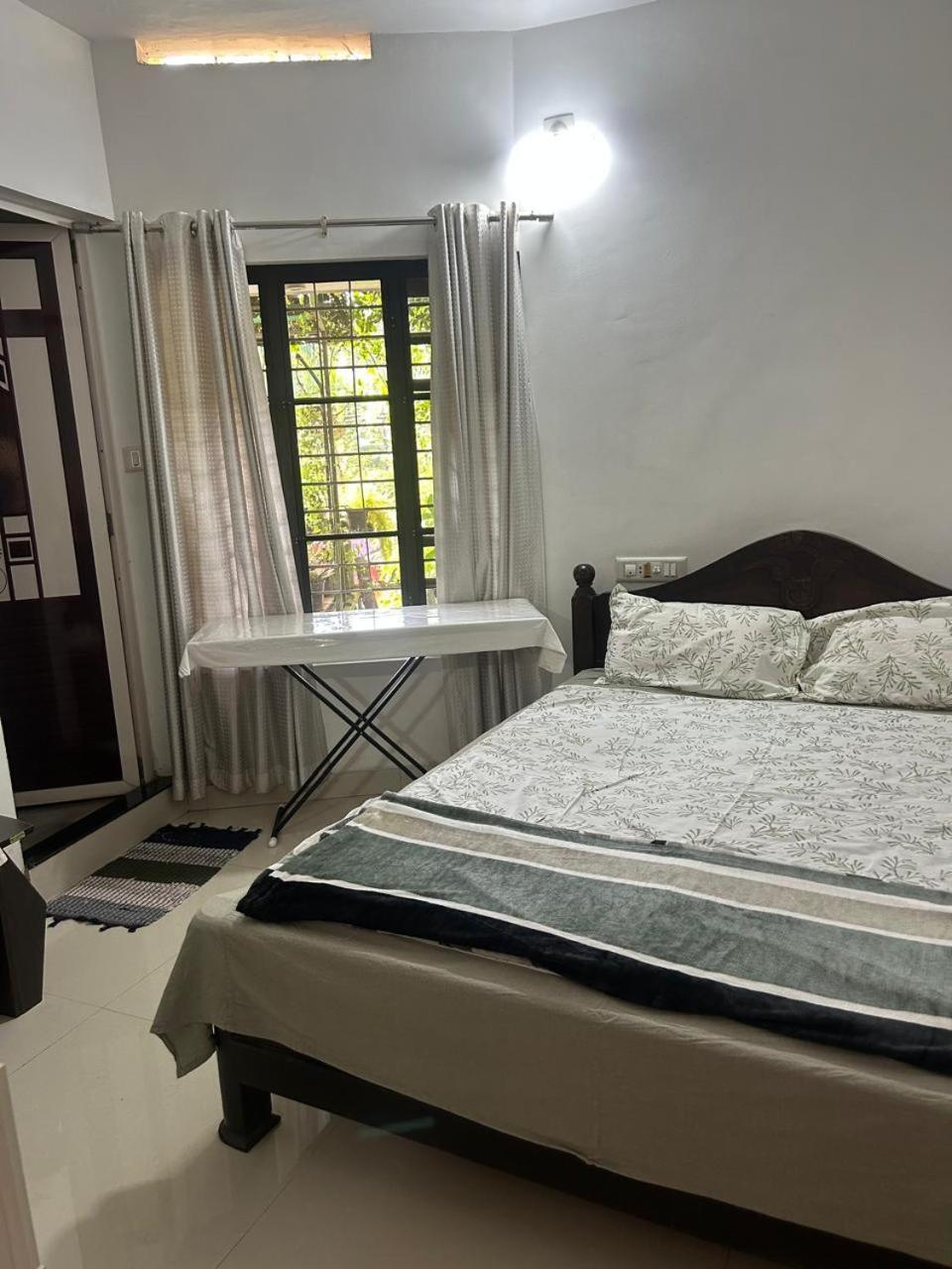 Chaithritha Ladies Homestay 트리반드룸 외부 사진
