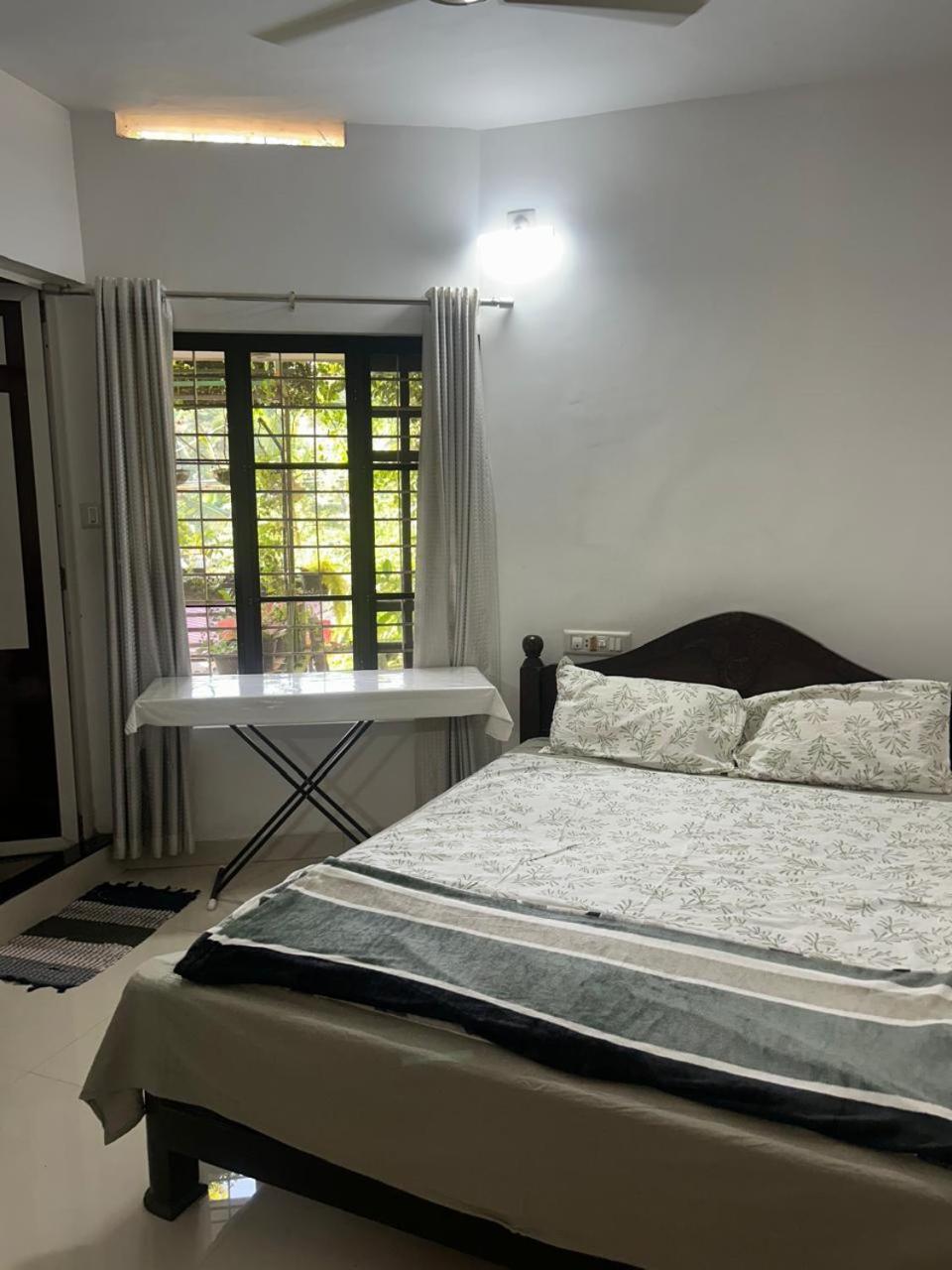 Chaithritha Ladies Homestay 트리반드룸 외부 사진